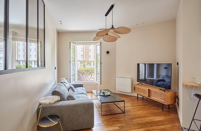 Superb Invalide apartment near Eiffel Tower