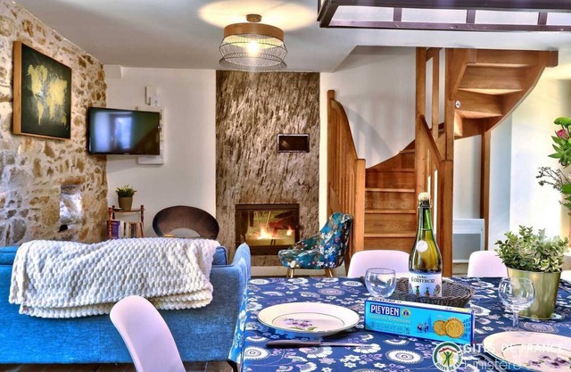 Superb "L'aber" gîte overlooking the river