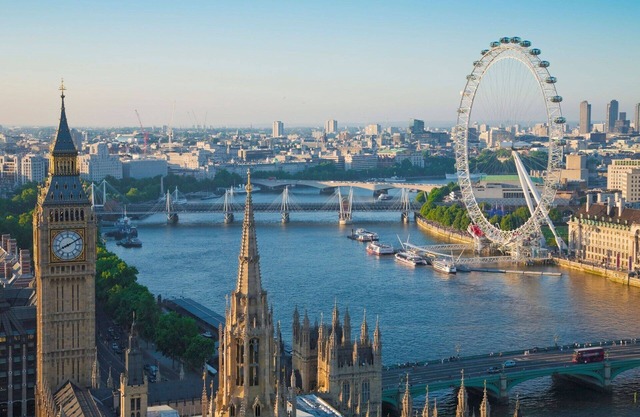 Superb London Home - Central Line Metro - Top Location