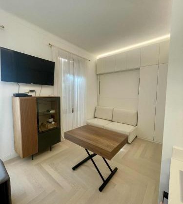 Superb Monaco studio