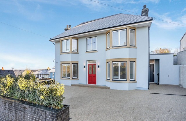Superb property with sea views and a hot tub - perfect for a family holiday.