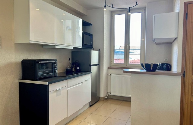 Superb refurbished furnished T2 in city center