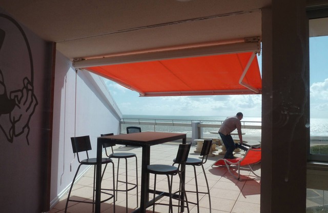 SUPERB SEA-FACING APARTMENT WITH HUGE TERRACE