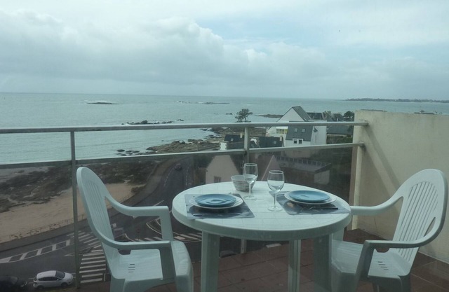 Superb sea view, 40 m beach, near thalasso, internet