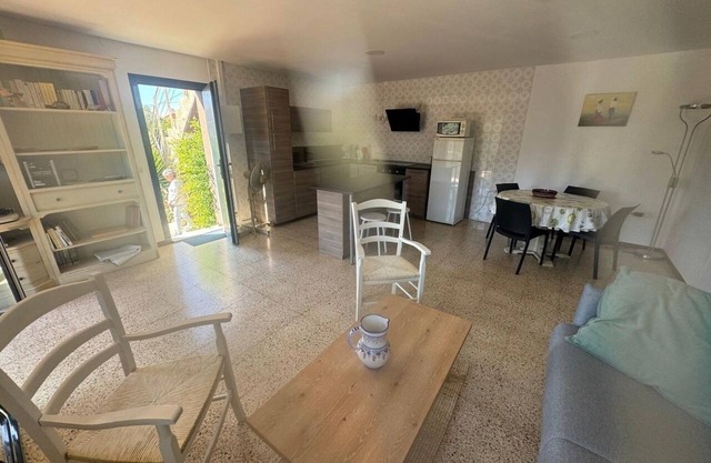 Superb sea view apartment with private pool! 5 minutes from the center.