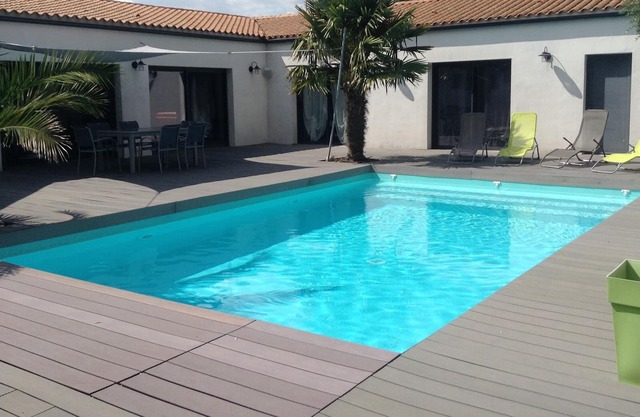 superb single storey villa of 250