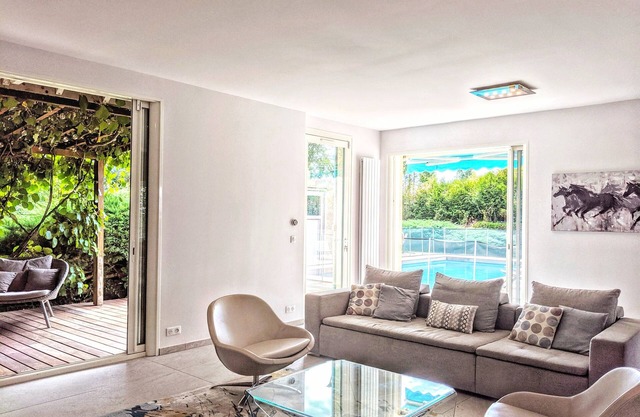 Superb Villa in Barbizon , Superb Villa with Private Pool and tennis