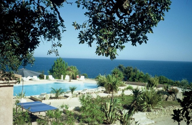 Superb villa overlooking the sea or gardens with swimming pool in Solenzara, Corsica