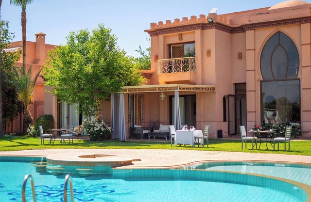 Superb villa with 2 private pools, hammam and tennis court