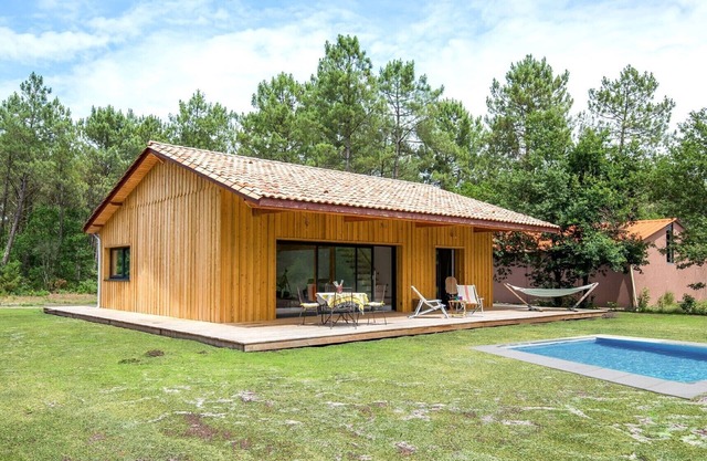 Superb wooden house in the heart of the Pyla-Bassin Arcachon forest, 10 minutes from the beach