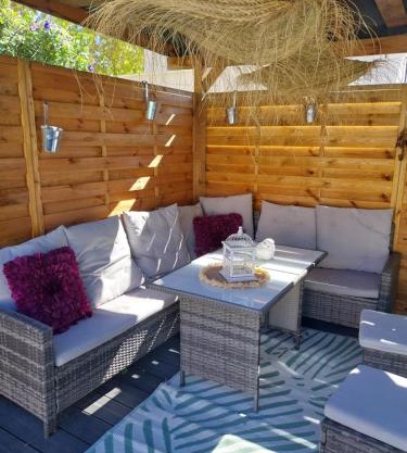 superbe grand studio tout confort avec exterieur