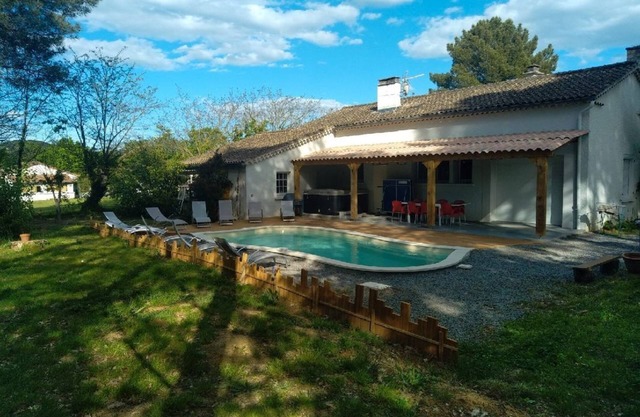 Superbe Maison, Piscine, Jacuzzi Grand Jardin Sans vis à vis