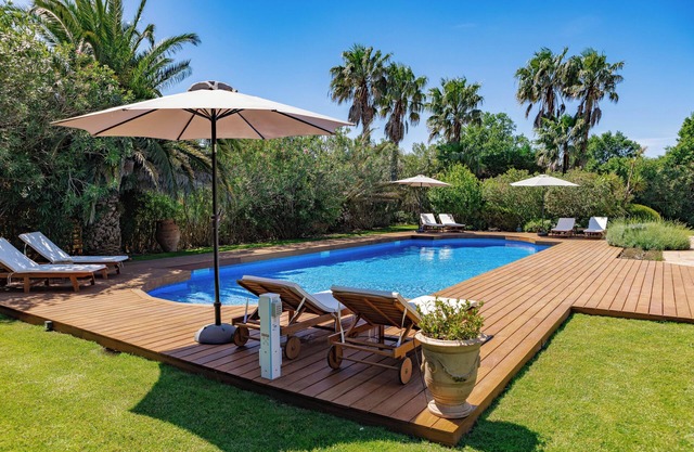 Superbe Villa Climatisée, Piscine Chauffée, Jardin au Calme et Proche du Village