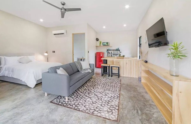 Surfer's Paradise 1bed, 1bath