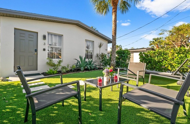 Surfside Cottage - 5 Mins to Beach!