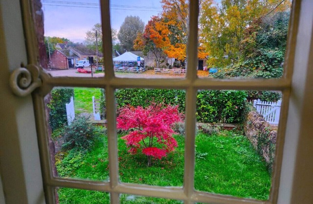 Swan Cottage 2-Bed-Netflix-Parking-Nature-Canal