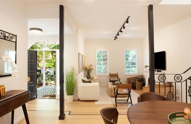 Sweet Juliet, Double Bay Isyd