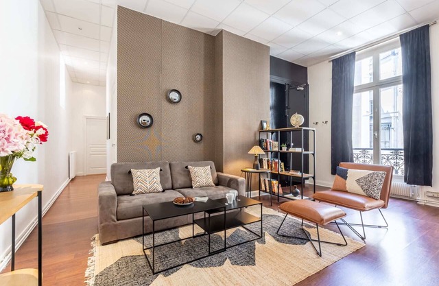 Sweett | Ponthieu V - Two Bedroom Apartment, Sleeps 4