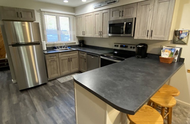 Swim and play! Air conditioning! New Kitchen