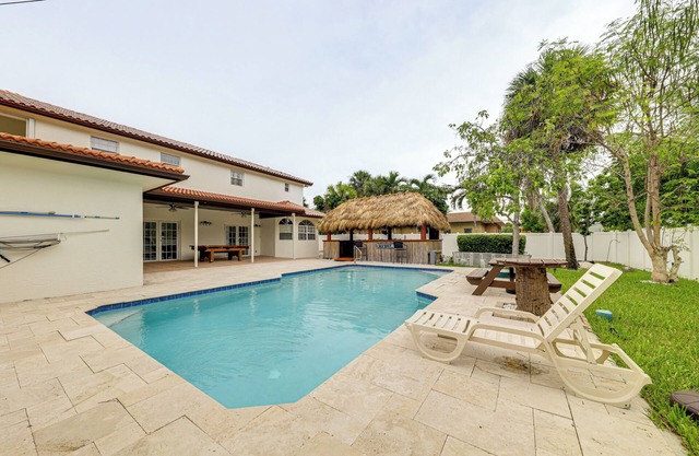 Swim, Barbecue & Game: Home 4 Mi to Pompano Beach!