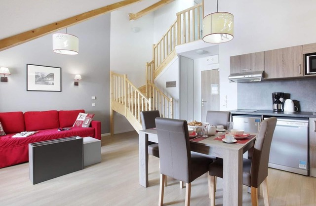 Swimming pool, parking, tv, ski locker, 60m², Serre Chevalier