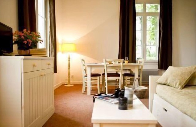 Swimming pool, parking, tv, 20-25m², Etretat