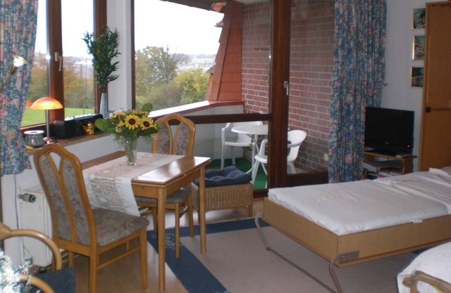 Swimming pool, sauna, cozy and small