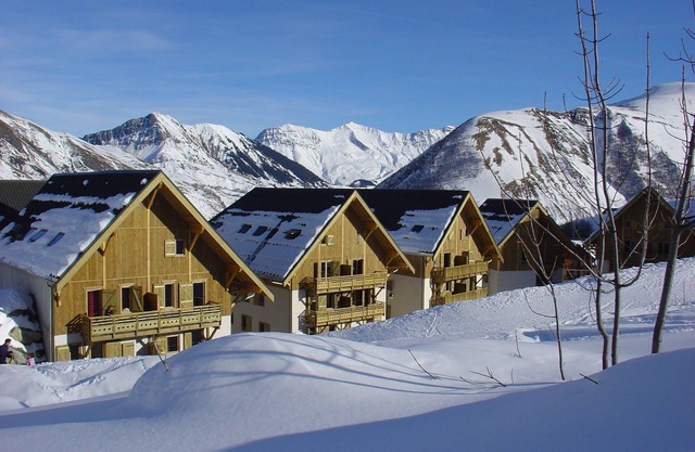 Sybelles Ski Area | Sleeps 9 | Ski-in Paradise