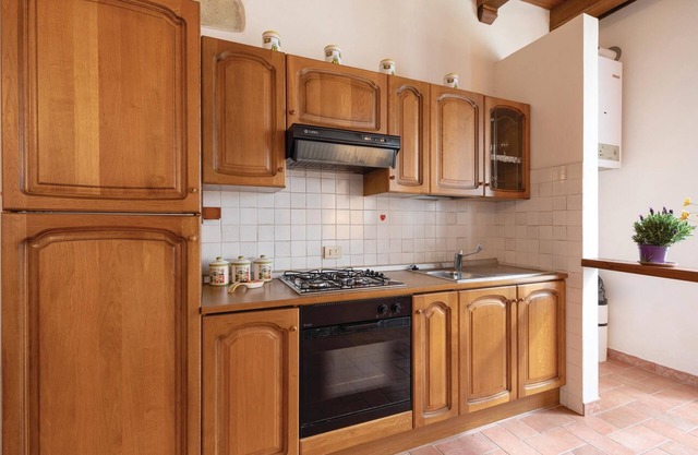 Sympathetic vacation apartment located 5 km from Mercatale in the hills between Umbria and Tuscany.