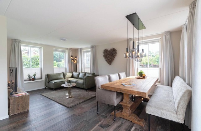 't Boshuis villa is beautifully situated on Vakantiepark de Kremmer in Gasselte. This new, spacious vacation home is suitable for 6 persons.