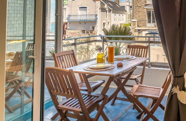 T1 bis in Larmor-Plage, beach access, 4 pers, WiFi