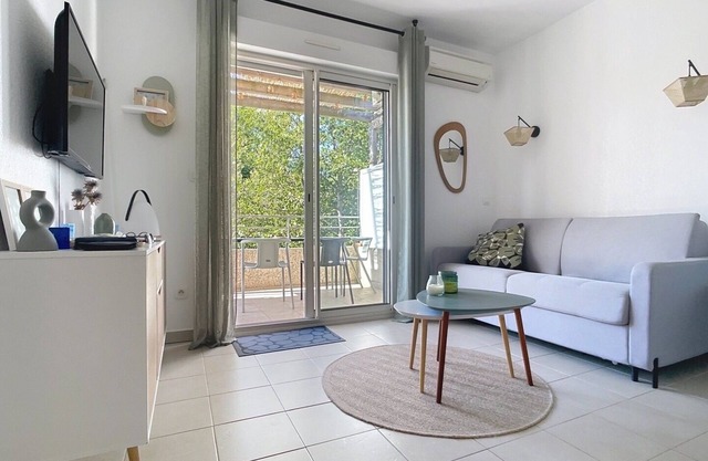 T1 feet in the water