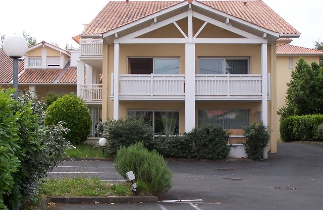 T2 apartment + 2 terraces + 1 private secure PARKING + WIFI + TV.