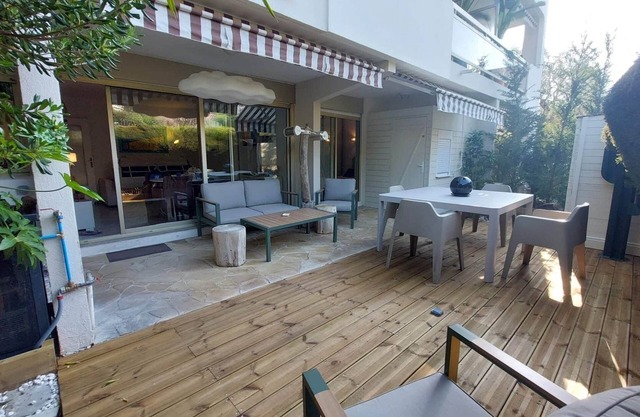 T2 apartment in residence with swimming pool