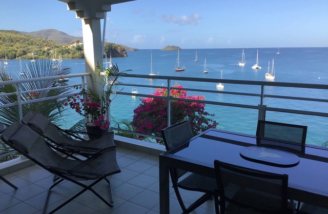 T2 * Breathtaking sea view Quality fixtures and fittings, 2 minutes walk from the beach