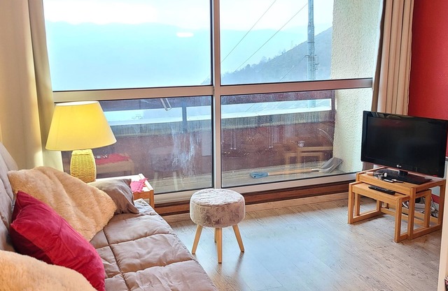 T2 cabin close to the slopes Magnificent view of the mountains and St Lary