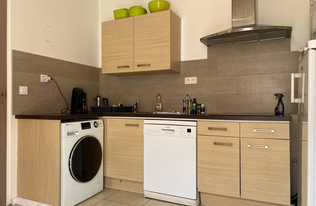 T2 COTE MAIRIE, in a house in the city center