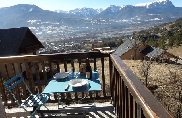 T2 Embrun - Quiet with exceptional view
