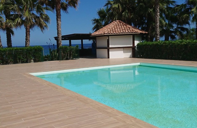 T2 in luxurious waterfront residence