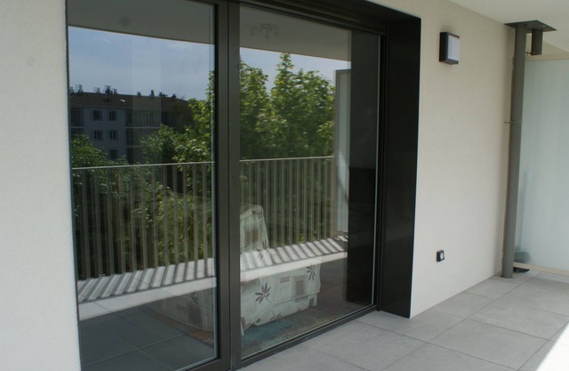 T2 in new residence, close to all amenities