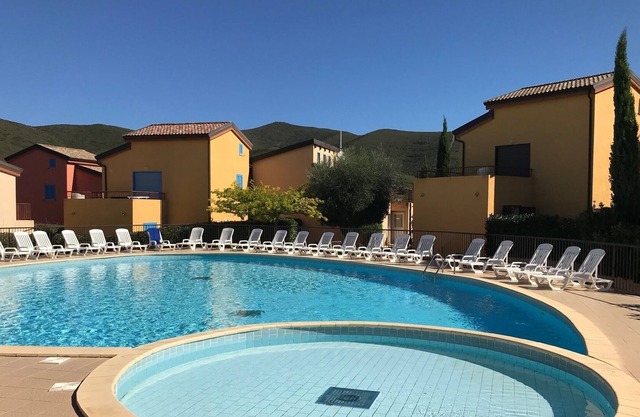 T2 in quiet residence 300 m from the sea + swimming pool, close to shops, mountain