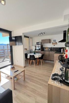 T2 lumineux avec terrasse lisière de forêt