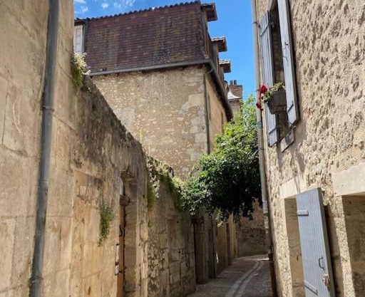 T2 PARFAITEMENT SITUÉ AU PIED DE LA CATHÉDRALE