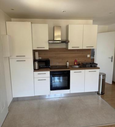 T2 Rénové St-Priest centre avec Parking Privé