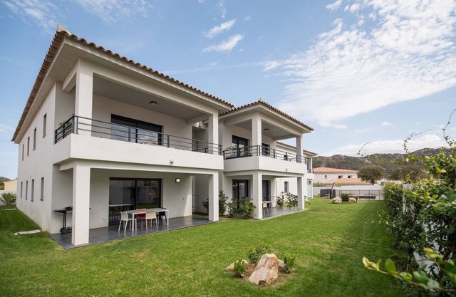 T2 RESIDENCE PETRADORU IN ILE-ROUSSE CHARM COMFORT POOL