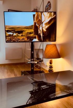 T2 tout confort avec 1 chambre TV avec canal séries netflix Dazen Bein sport apple TV OCS paramount prime vidéo