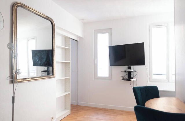 T2 with Wifi near the Maison Blanche