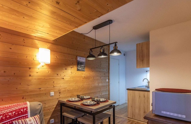 T3 Apartment with Terrace, Garden, and Pools in Cauterets