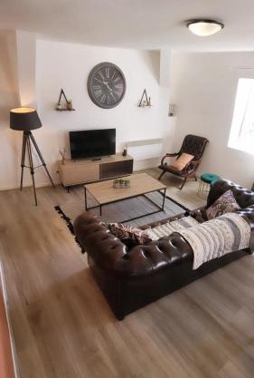 T3 rénové en face des Thermes