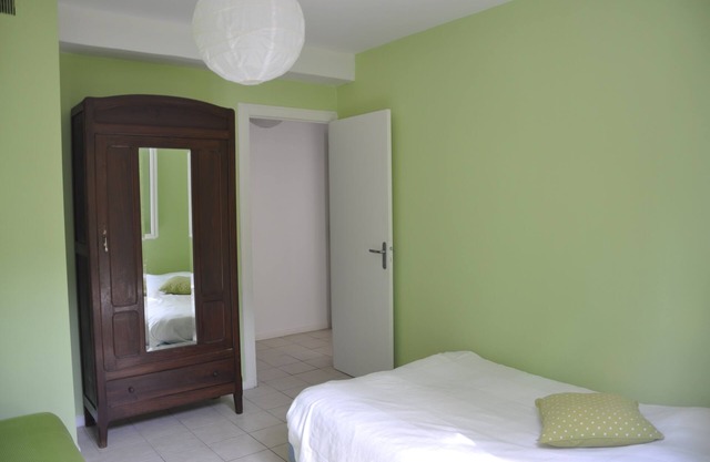 T3 renovated apartment (with garden, internet and parking) close to the beach